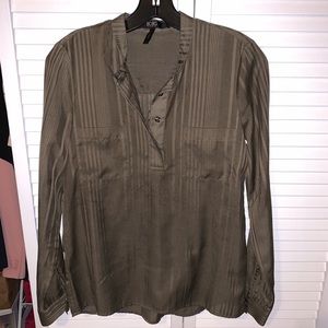 XS BCBG green stripe blouse. Hidden button VNeck